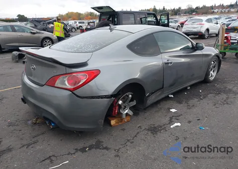 2010 Hyundai Genesis 3.8 Track z USA, uszkodzony, nr VIN KMHHU6KH0AU025631